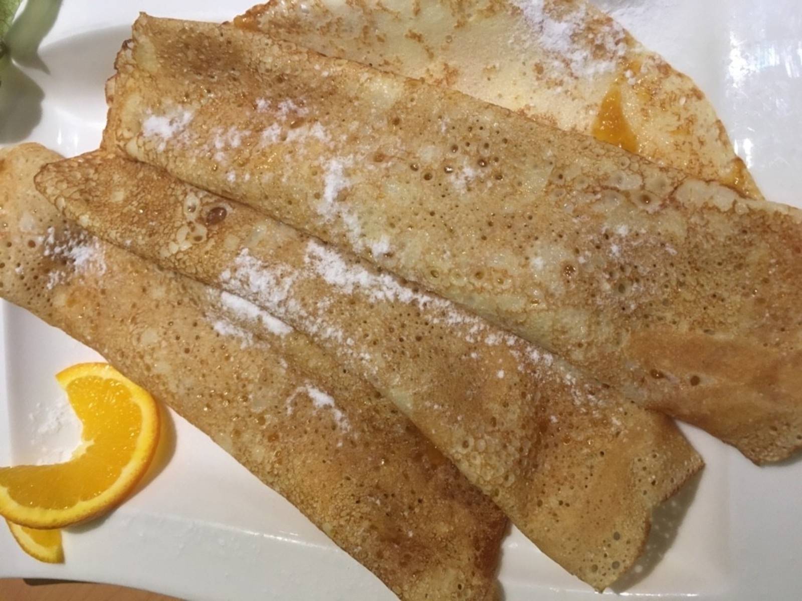 Palatschinken mit Marillenmarmelade