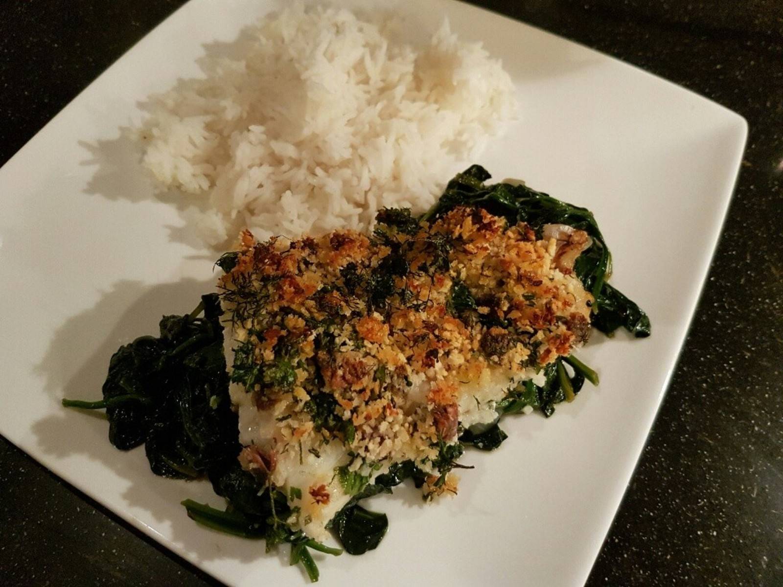 Rotbarsch mit Panko-Dill-Kruste auf Baby-Spinat Rezept - ichkoche.de Rotbarsch mit Panko-Dill-Kruste auf Baby-Spinat Rezept - ichkoche.de