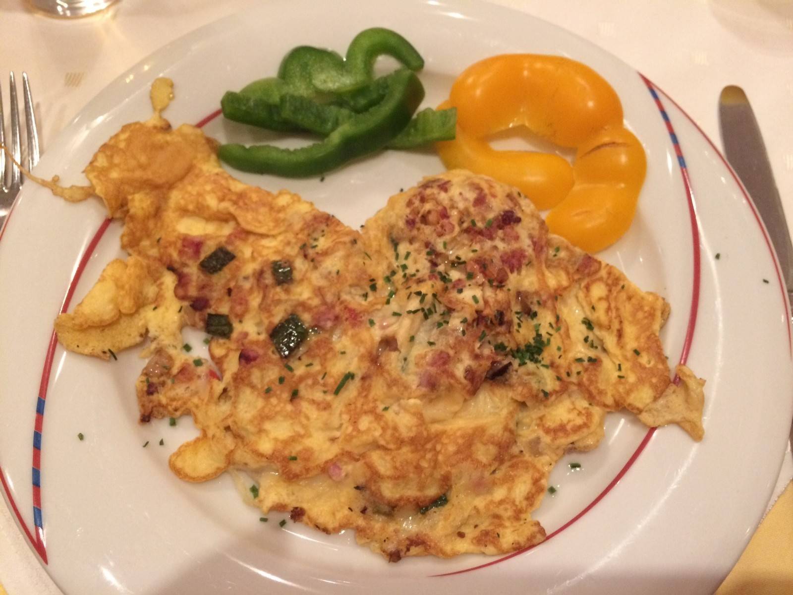 Omelett mit Speck und Käse Rezept - ichkoche.de Omelett mit Speck und Käse Rezept - ichkoche.de