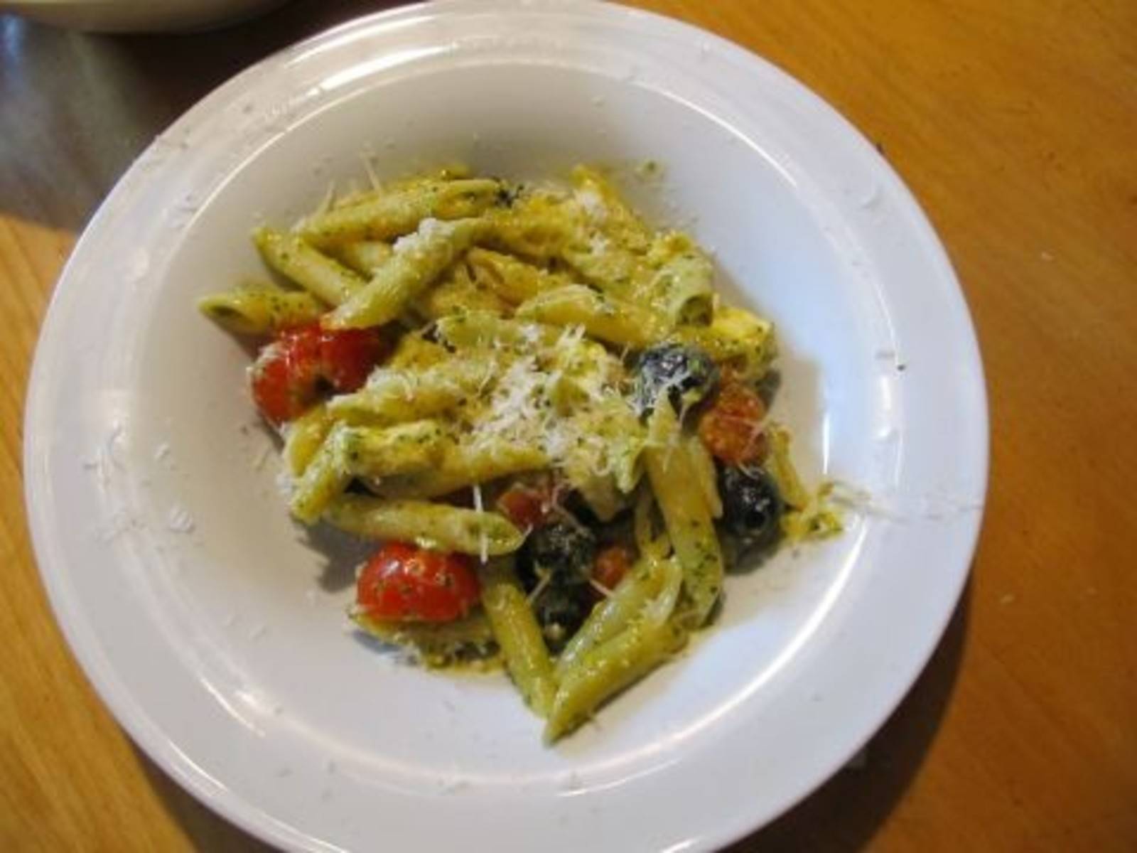 Penne mit Paradeiser-Oliven-Sauce Rezept - ichkoche.ch