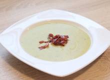 Zucchini-Kartoffelcremesuppe mit Speckchips Zucchini-Kartoffelcremesuppe mit Speckchips