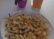 Huhn mit Nudeln und Gemüse Huhn mit Nudeln und Gemüse