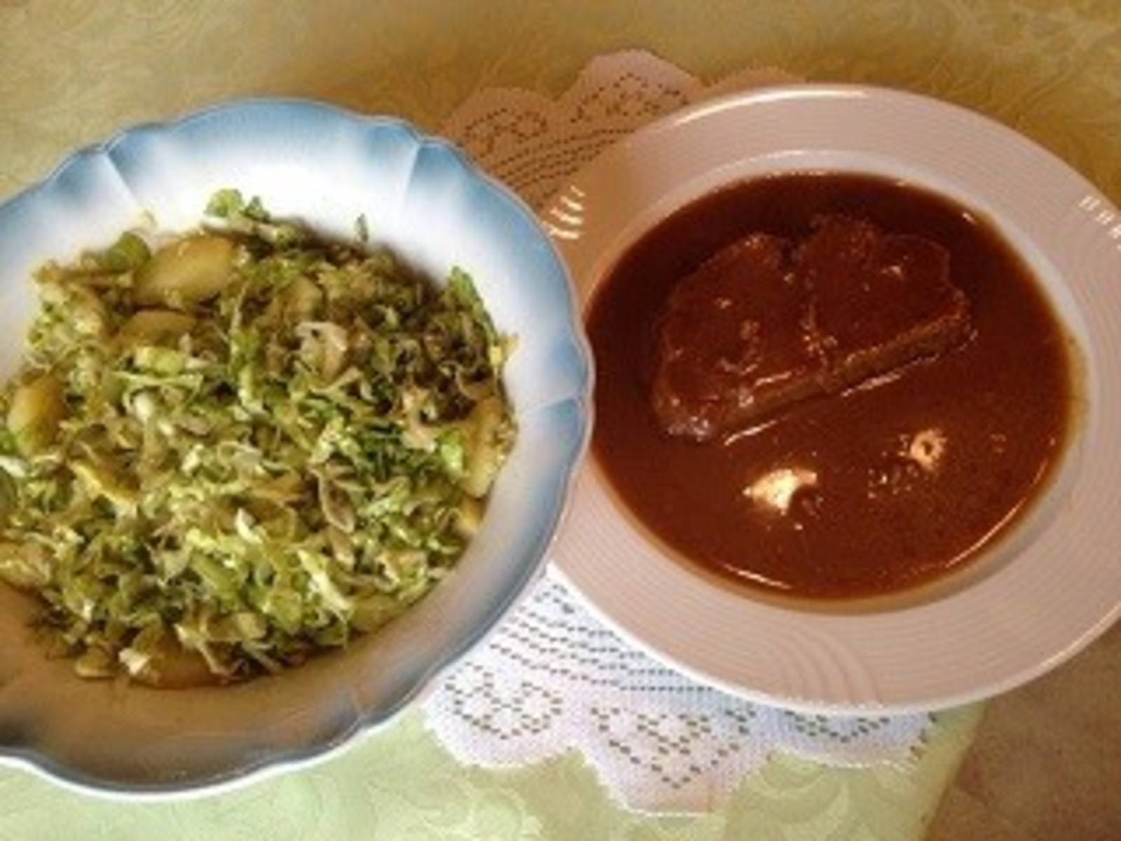 Faschierter Braten mit Erdäpfel-Endiviensalat