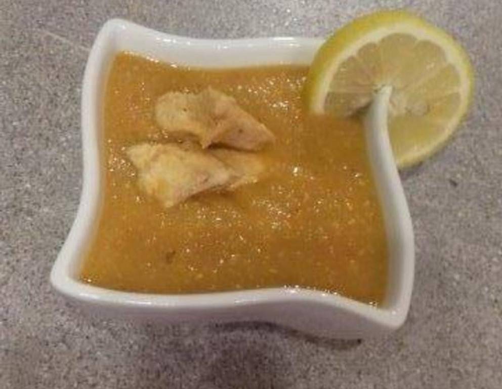 Rote Linsensuppe mit Hühnerfleisch Rote Linsensuppe mit Hühnerfleisch