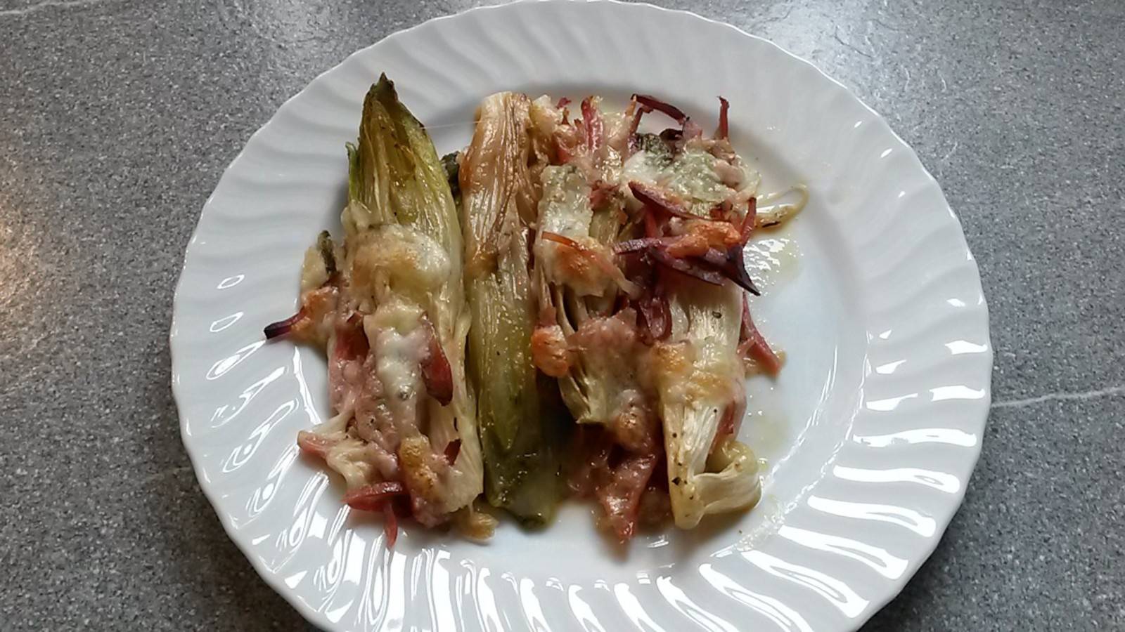 Chicoree mit Käse überbacken Rezept - ichkoche.ch Chicoree mit Käse überbacken Rezept - ichkoche.ch