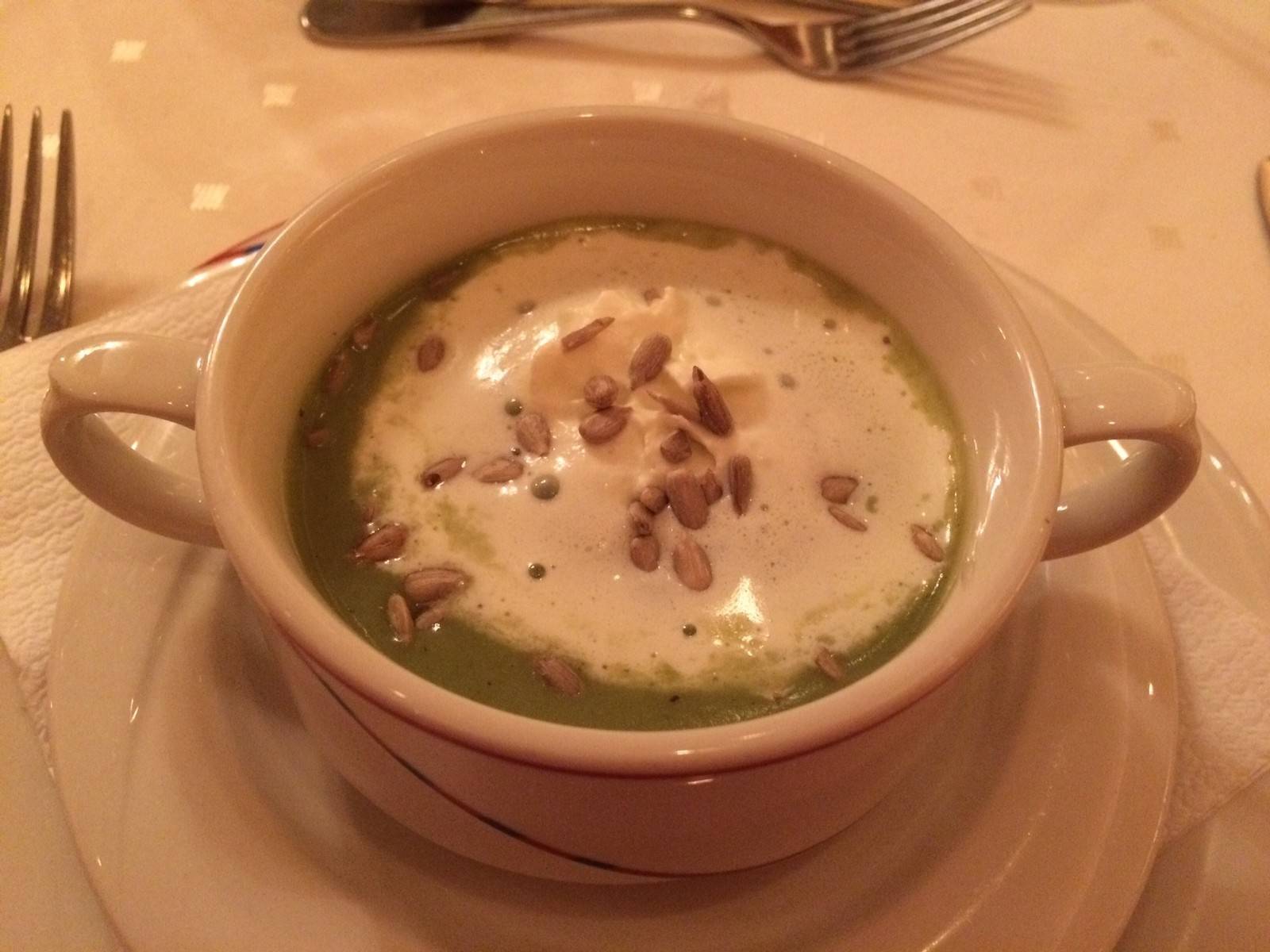 Erbsensuppe mit Obershaube