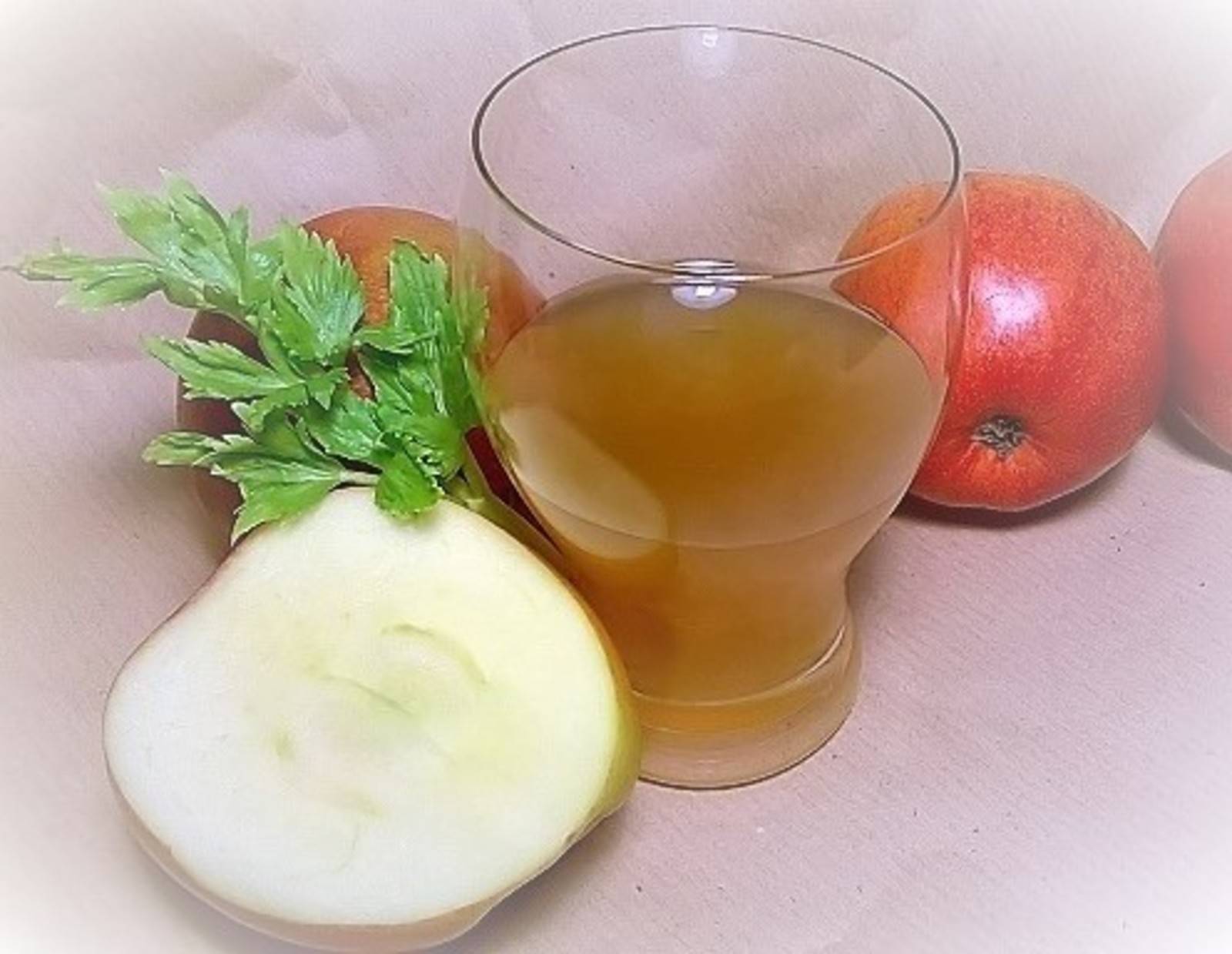 Apfel-Sellerie-Saft Rezept - ichkoche.de