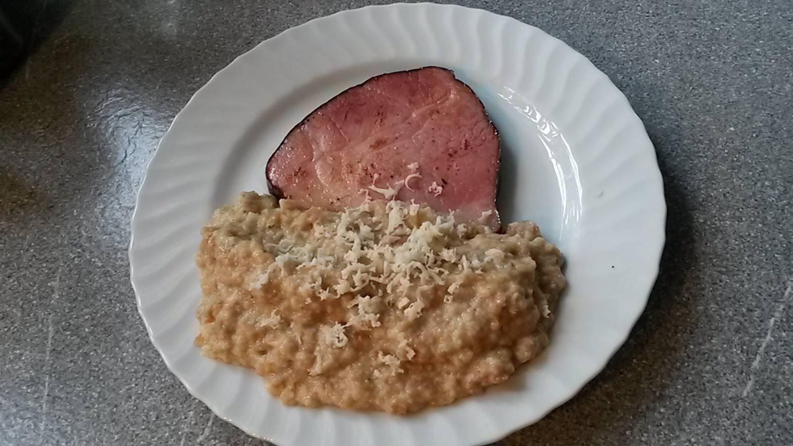 Semmelkren mit gebratenem Gselchten