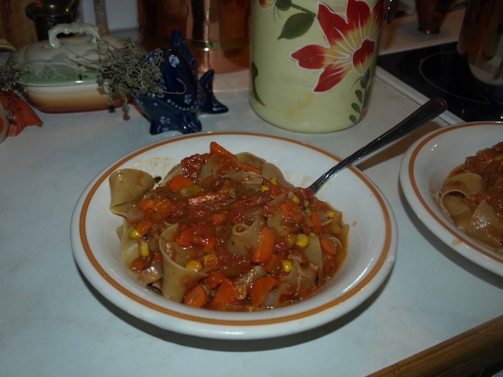 Ingwerbandnudeln mit Tomatensauce