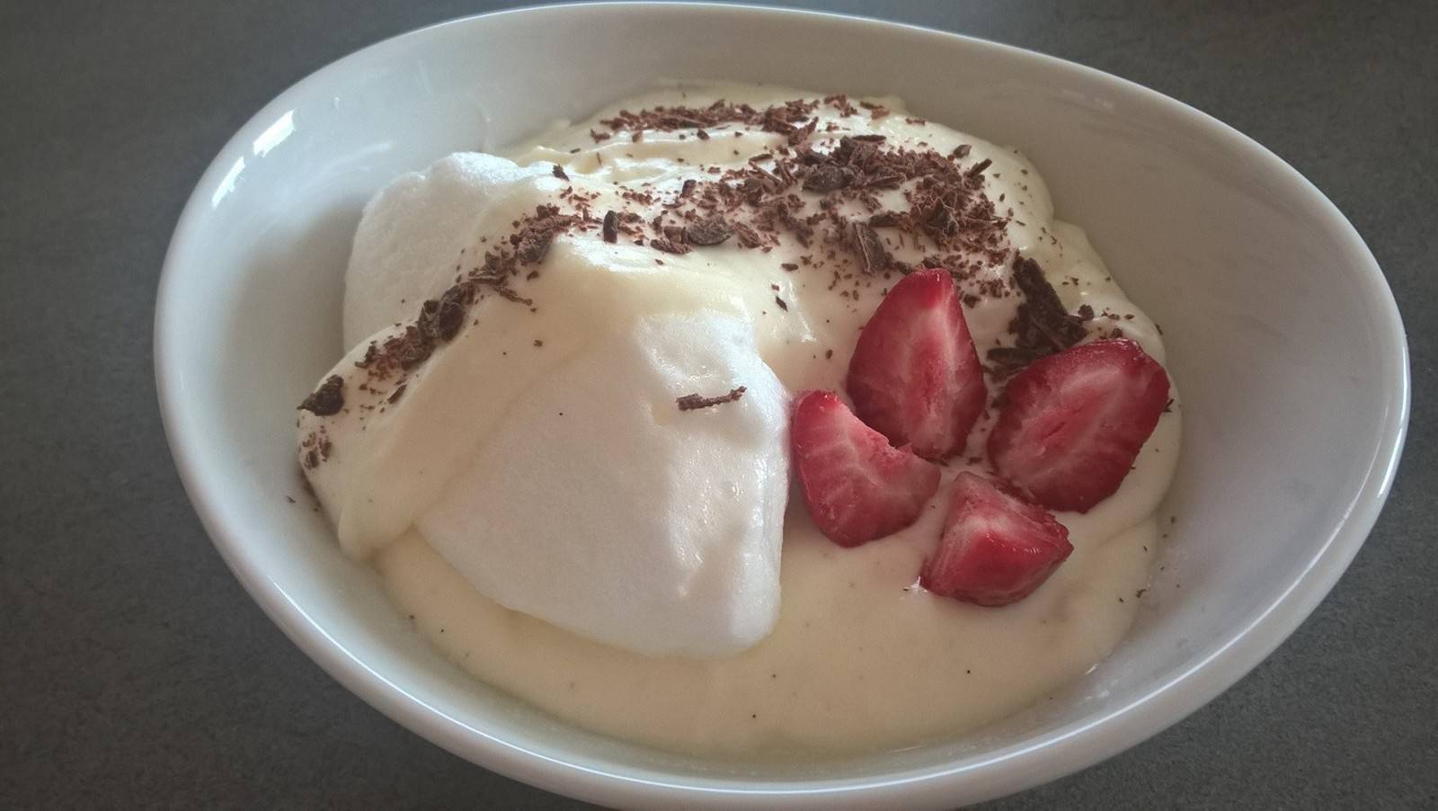 Schneenockerl mit Vanillecreme Rezept - ichkoche.de Schneenockerl mit Vanillecreme Rezept - ichkoche.de