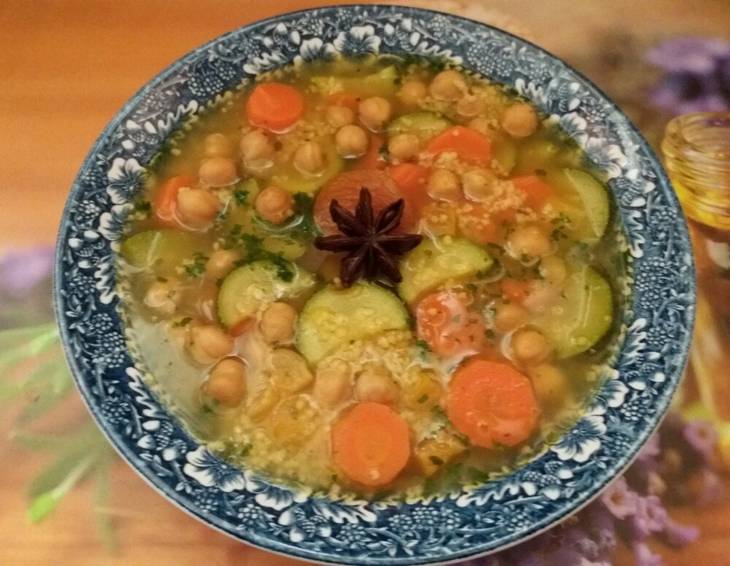 Orientalische Gemüsesuppe