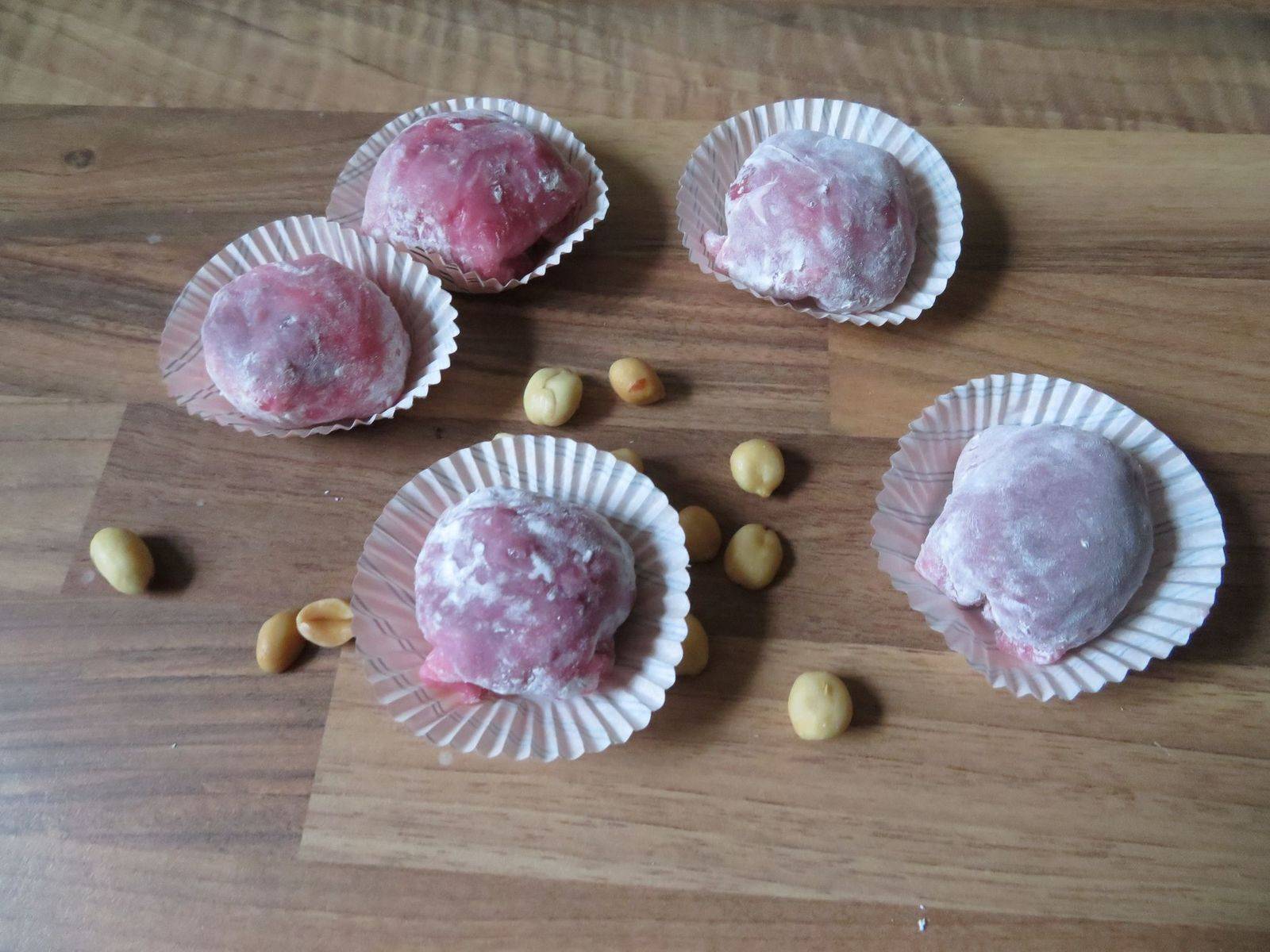 Mochi mit Erdnuss-Kokos-Füllung Rezept - ichkoche.de Mochi mit Erdnuss-Kokos-Füllung Rezept - ichkoche.de