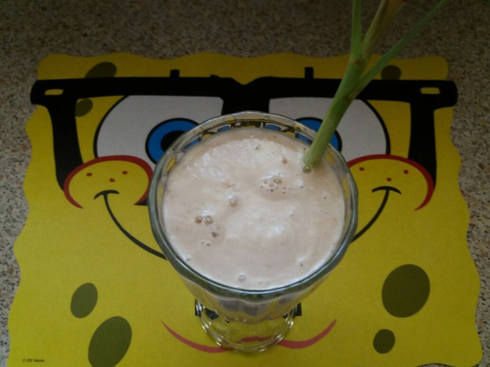Buttermilch mit Banane und Kokos Rezept - ichkoche.de
