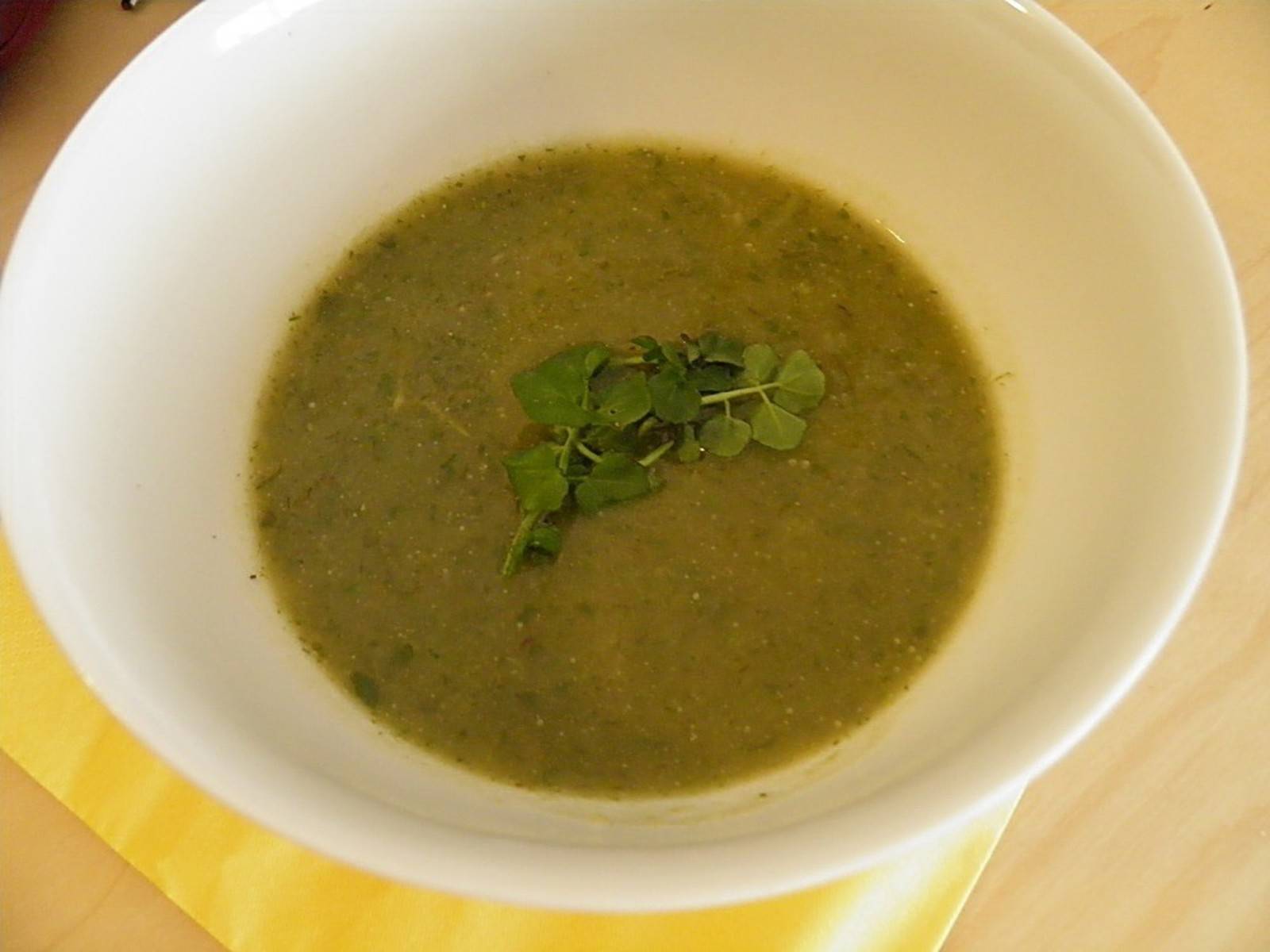 Erdapfel-Brunnenkresse-Suppe