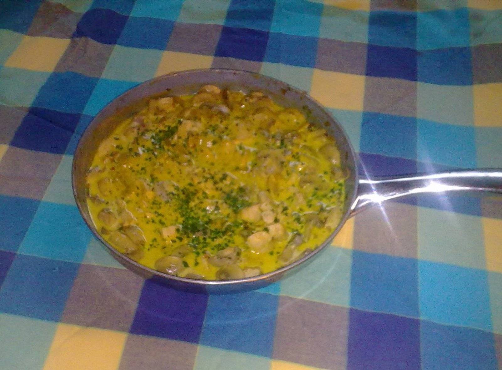 Hühnergeschnetzeltes in Champignon-Curryrahm