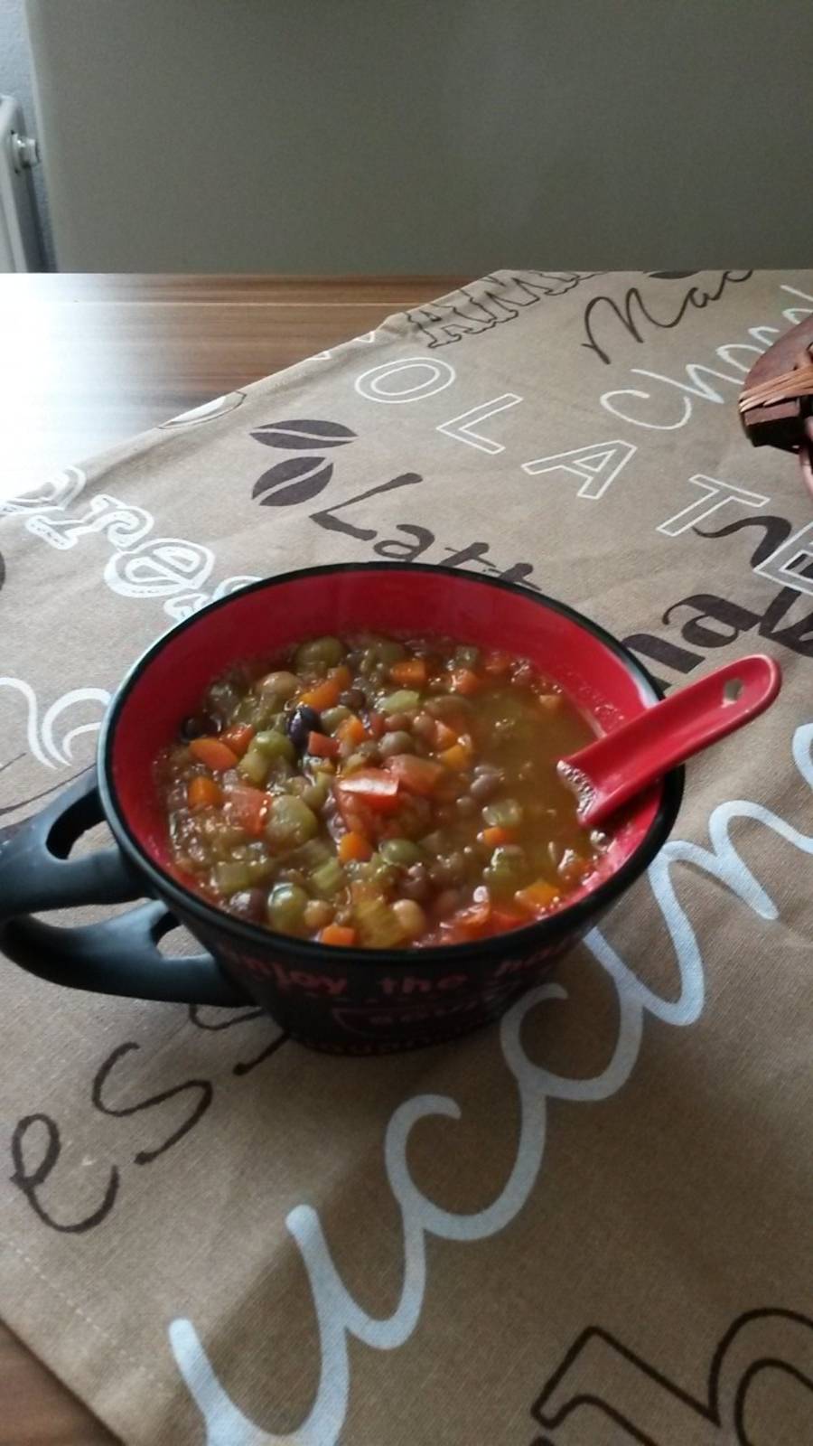Hülsenfrüchte-Gemüse-Suppe