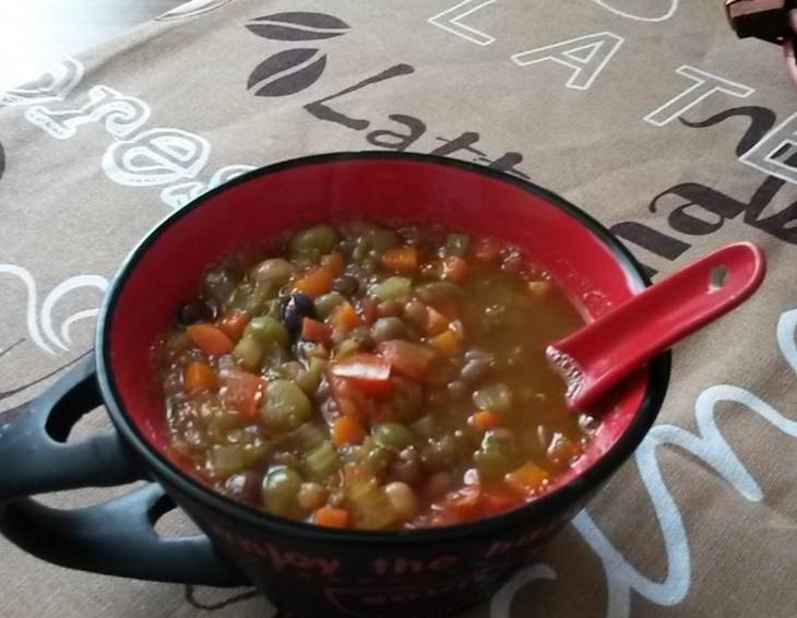 Hülsenfrüchte-Gemüse-Suppe