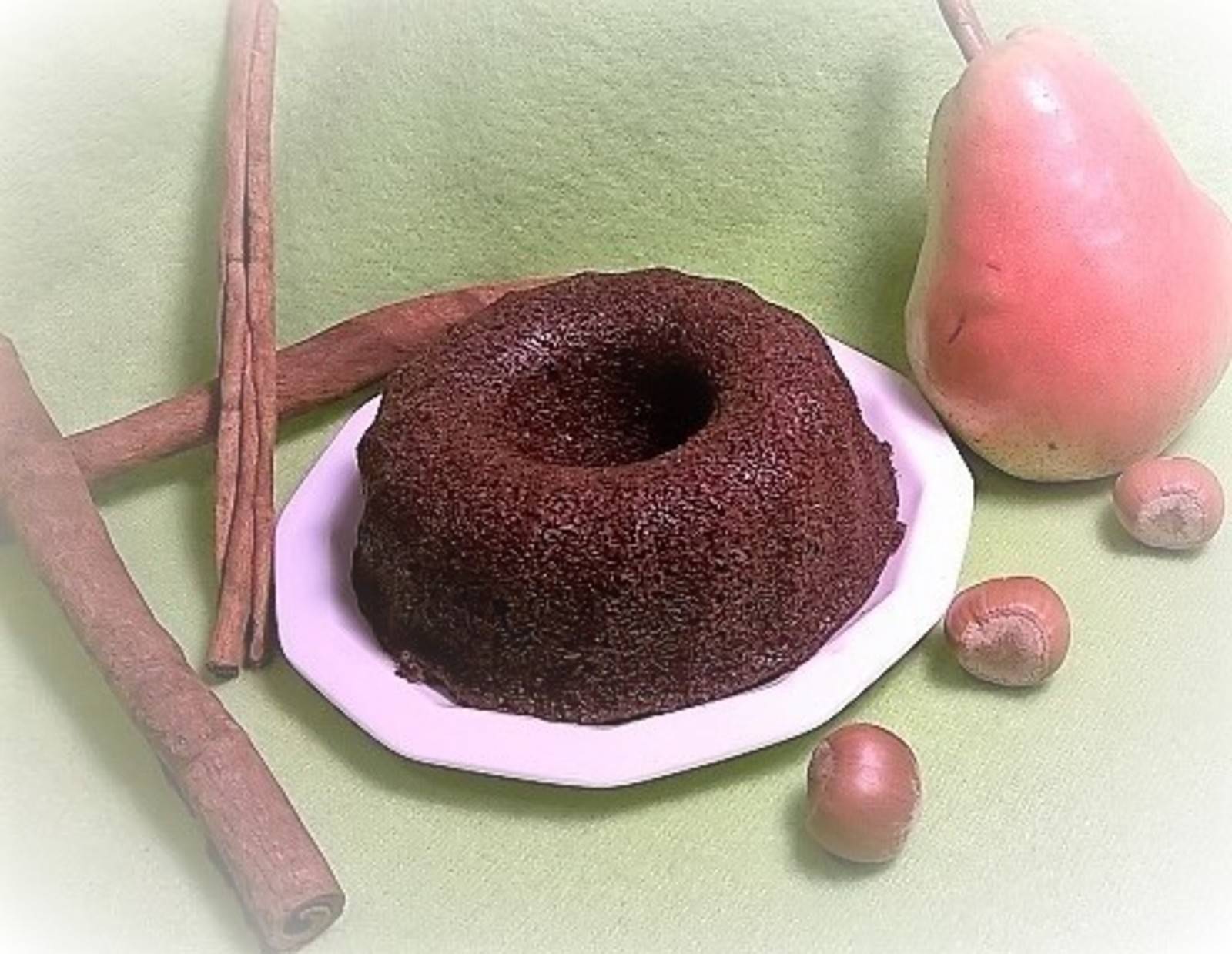 Schokoladenkuchen mit Birnen