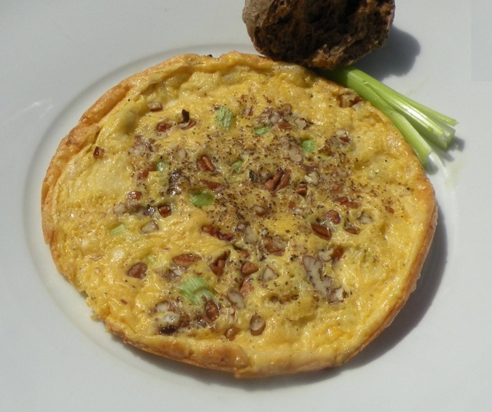 Frühlingszwiebelomelette mit Walnüssen