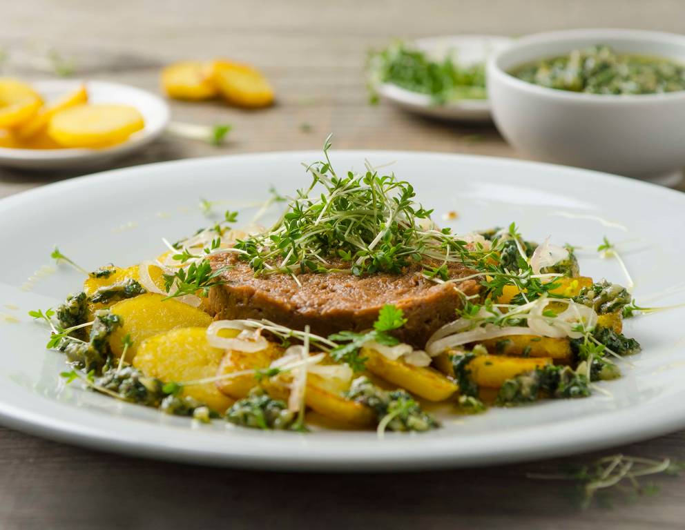 Steak-Tatar mit Bratkartoffeln Steak-Tatar mit Bratkartoffeln