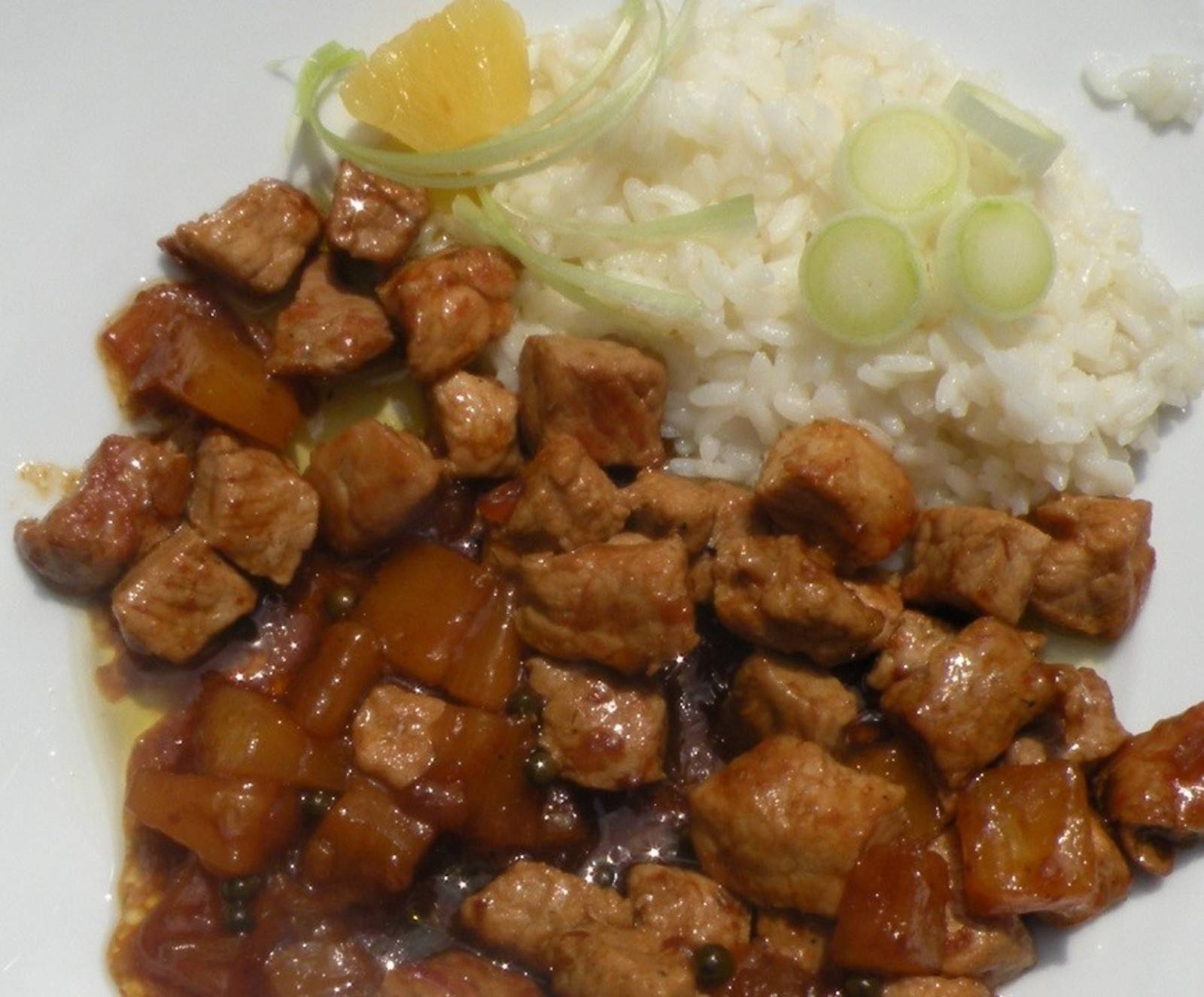 Schweinefleisch mit Ananas und Pfefferkörnern Rezept - ichkoche.de