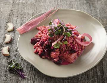 Graupenrisotto mit Rhabarber und Roten Rüben Graupenrisotto mit Rhabarber und Roten Rüben