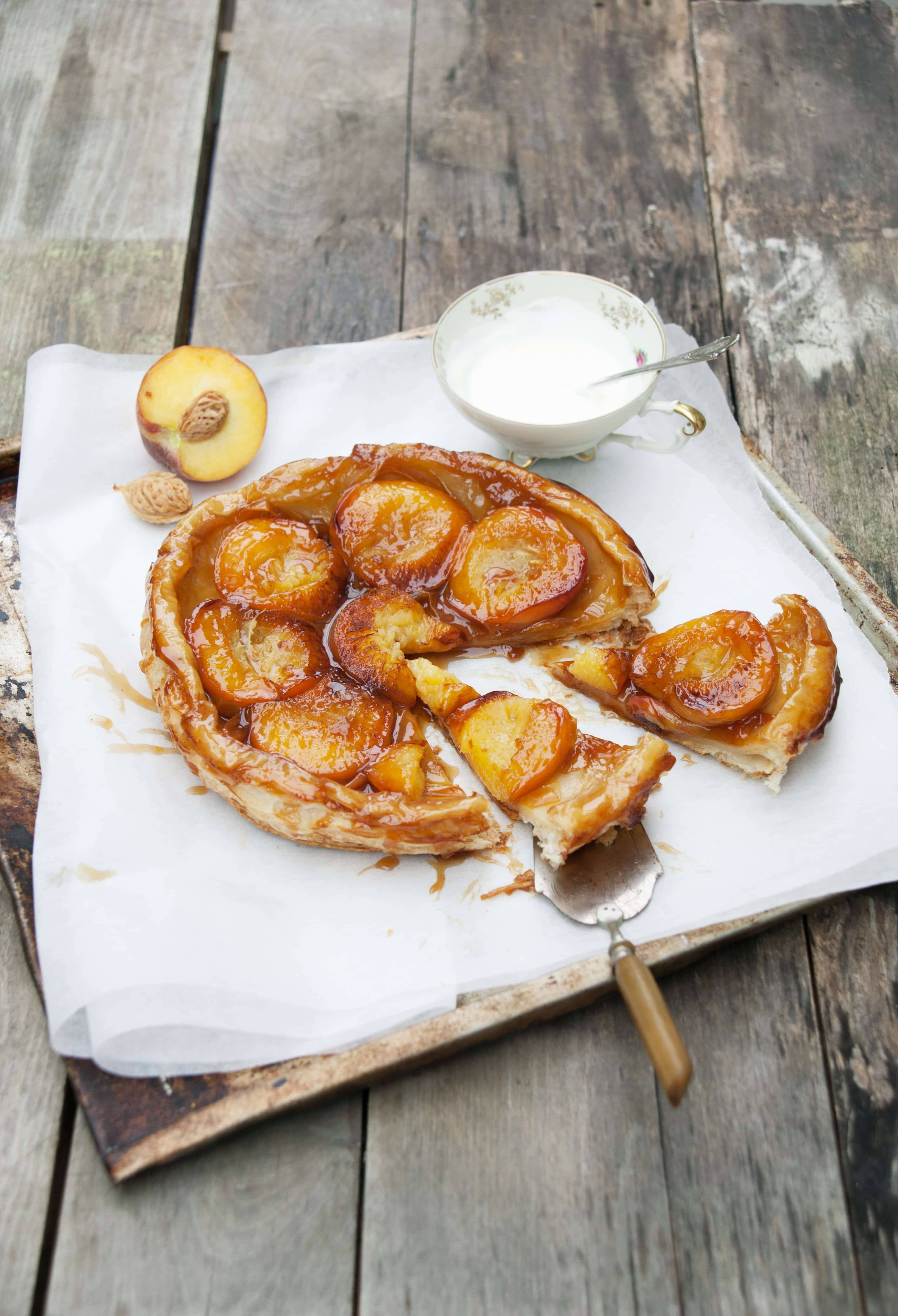 Einfache Tarte Tatin mit Pfirsichen