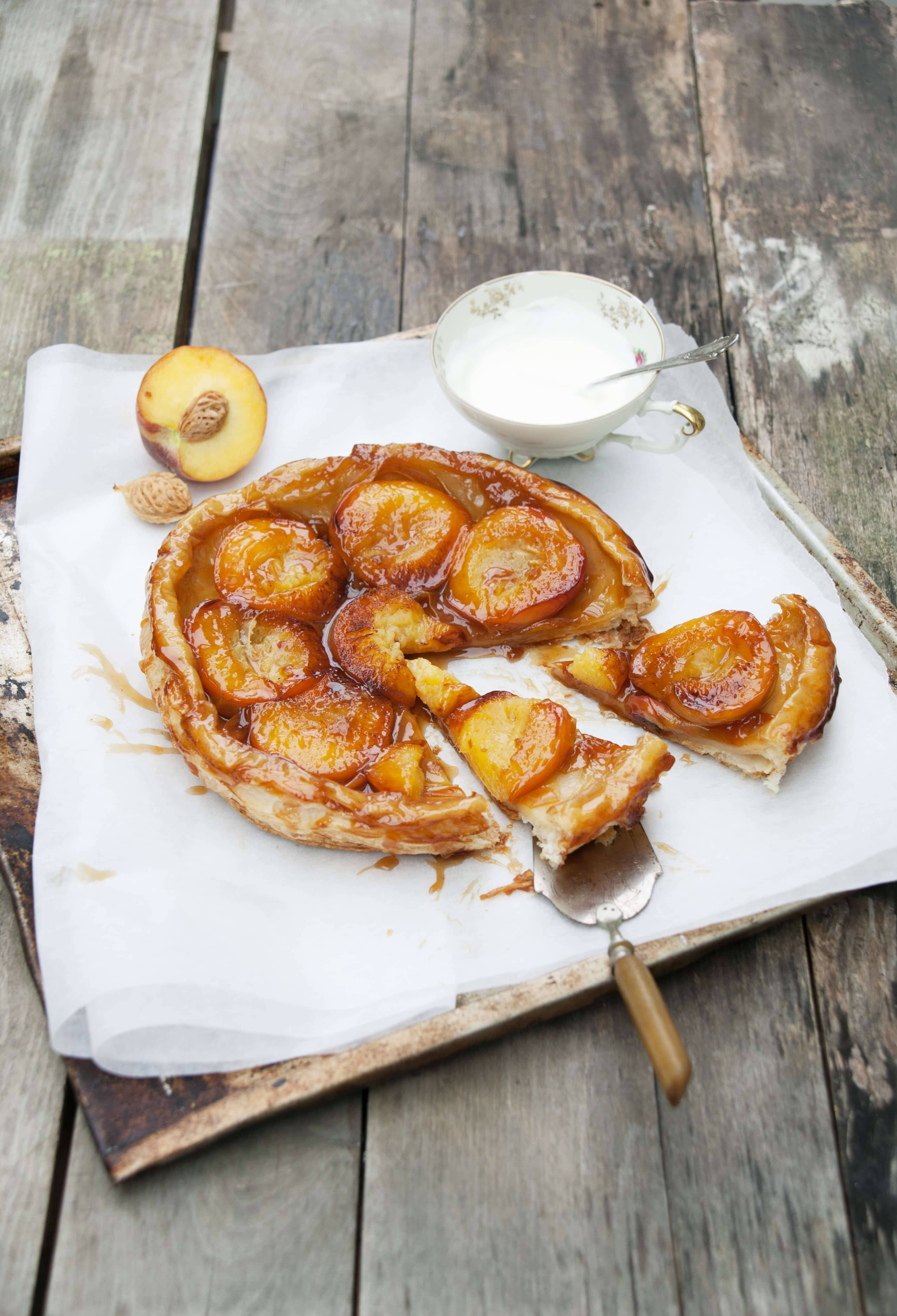 Einfache Tarte Tatin mit Pfirsichen Rezept