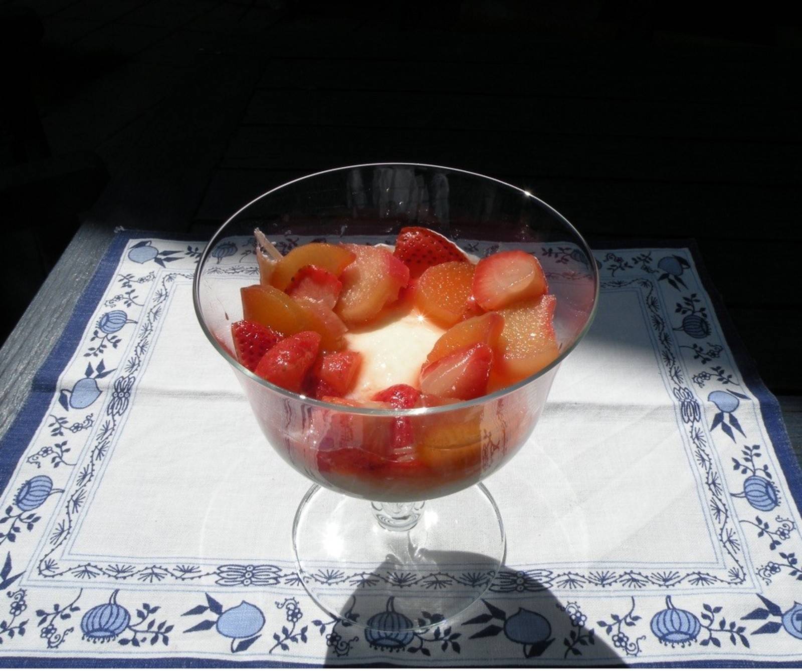 Panna Cotta mit Rhabarber-Erdbeerkompott Rezept - ichkoche.de Panna Cotta mit Rhabarber-Erdbeerkompott Rezept - ichkoche.de