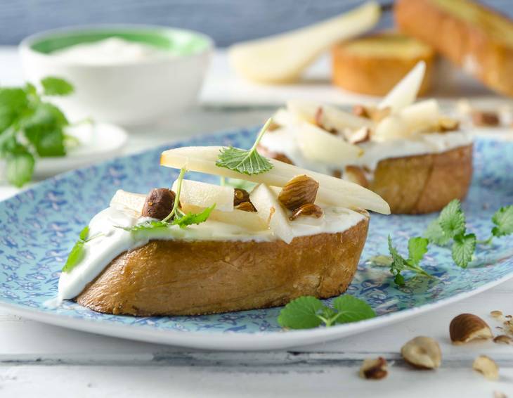 Birnen-Haselnuss-Crostini