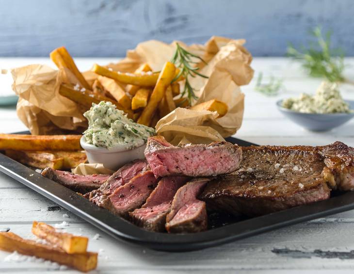 Steak frites mit Sardellenbutter