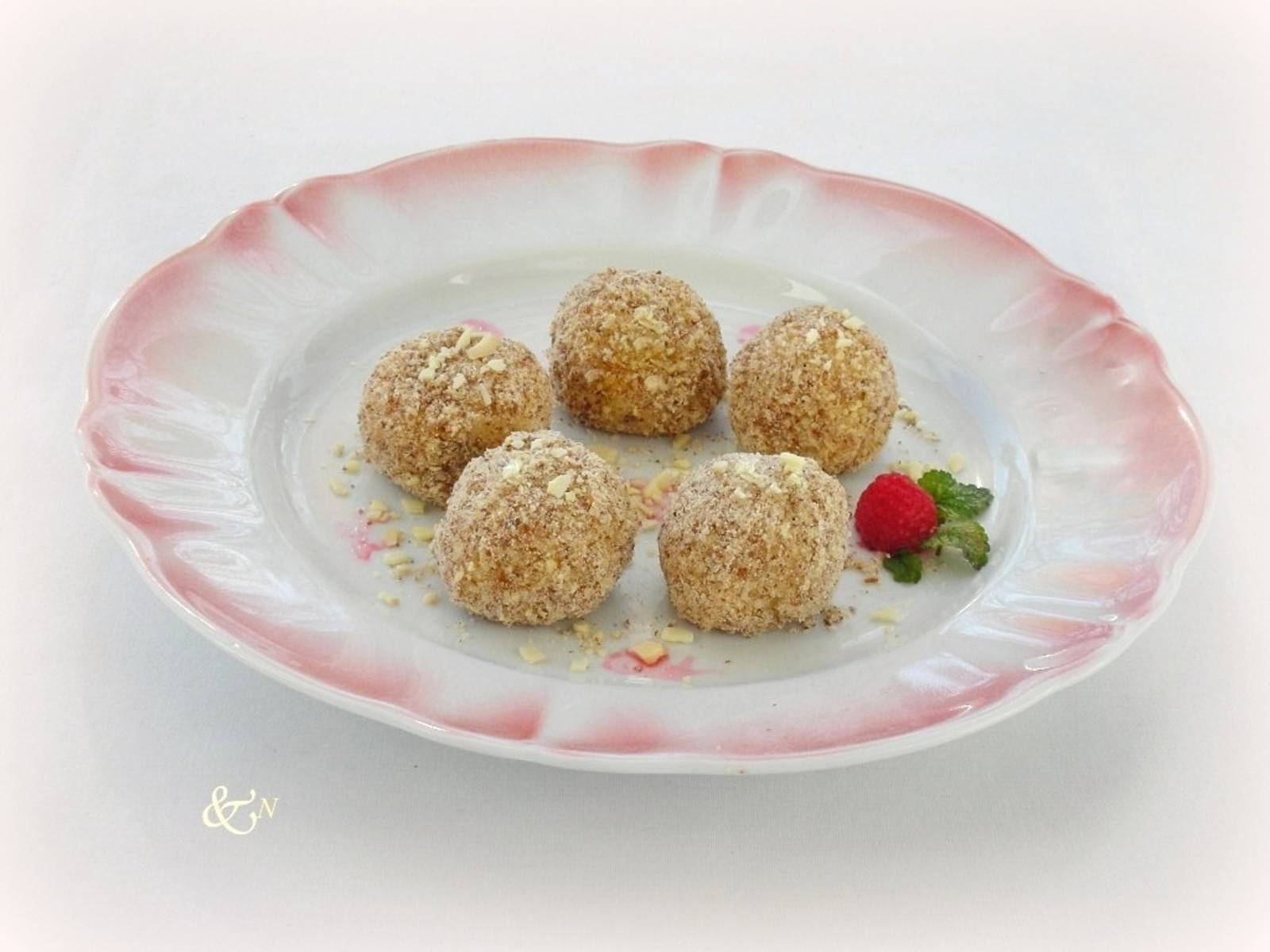 Grießknödel Rezept - ichkoche.de Grießknödel Rezept - ichkoche.de