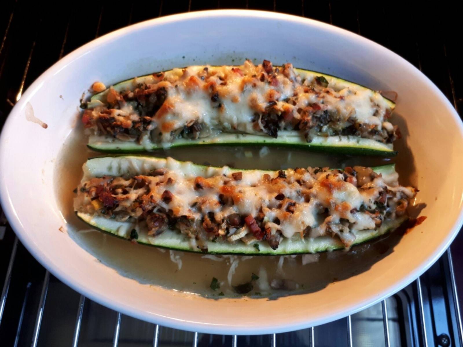 Gefüllte Zucchini