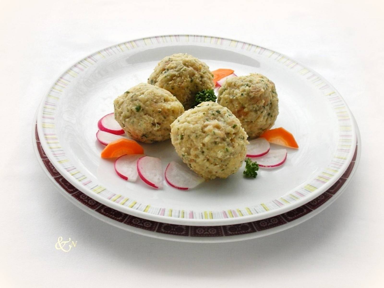 Brotknödel Rezept - ichkoche.at Brotknödel Rezept - ichkoche.at