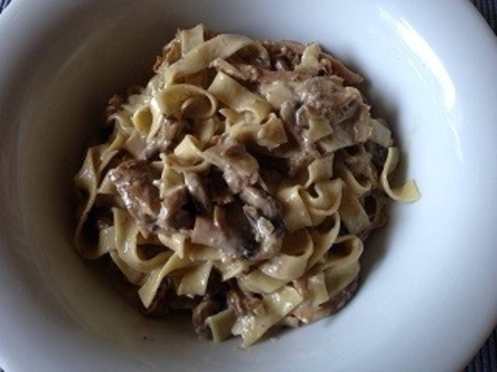 Bandnudeln mit Schwammerl-Schinken-Sauce Rezept - ichkoche.de Bandnudeln mit Schwammerl-Schinken-Sauce Rezept - ichkoche.de