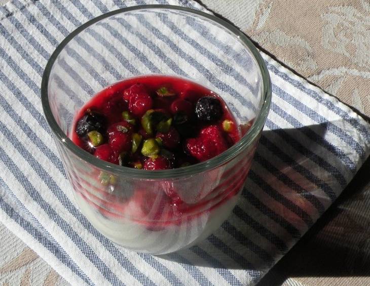 Beeren Panna Cotta