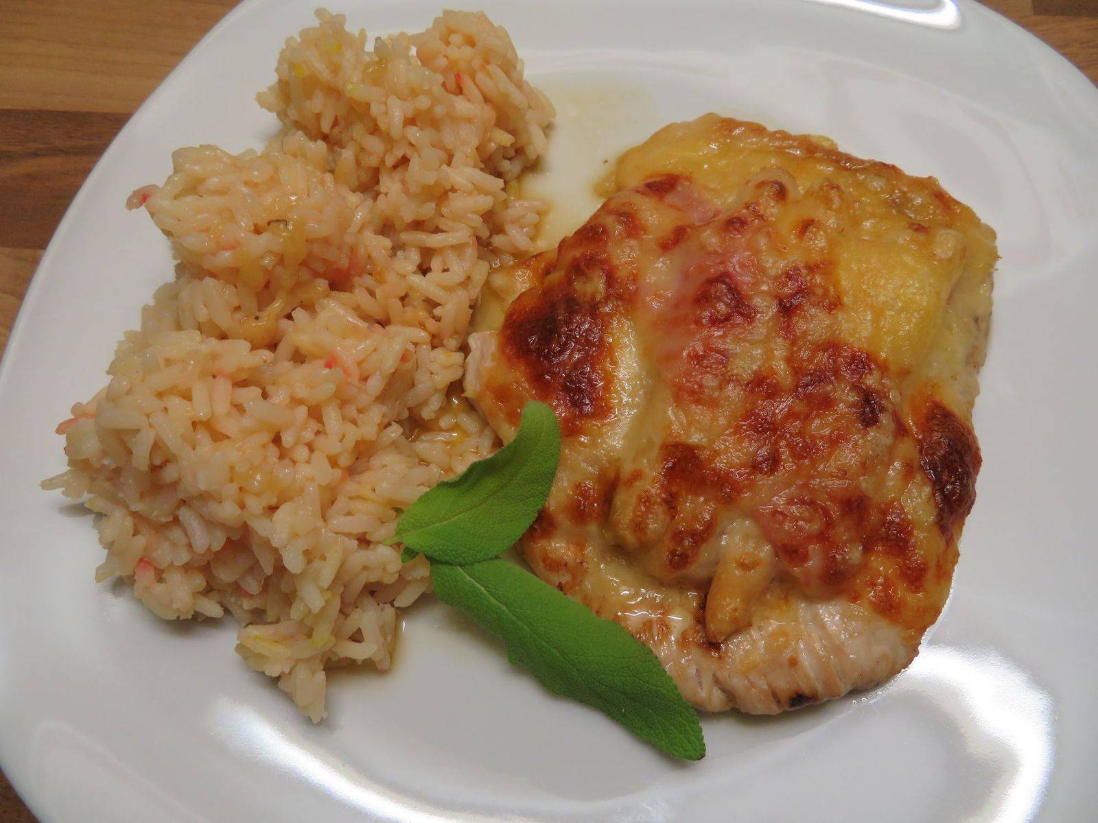 Überbackene Putenschnitzel mit Spargel Rezept - ichkoche.de