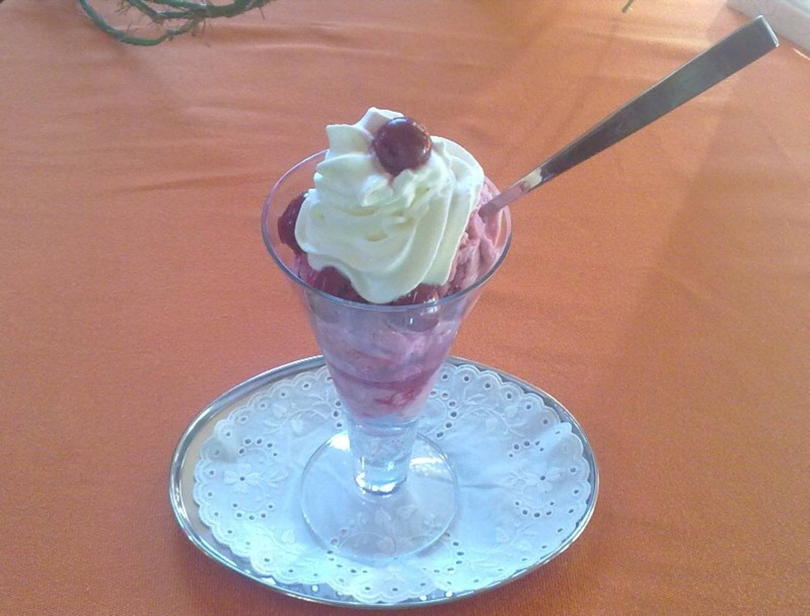 Kirscheis Rezept - ichkoche.de Kirscheis Rezept - ichkoche.de