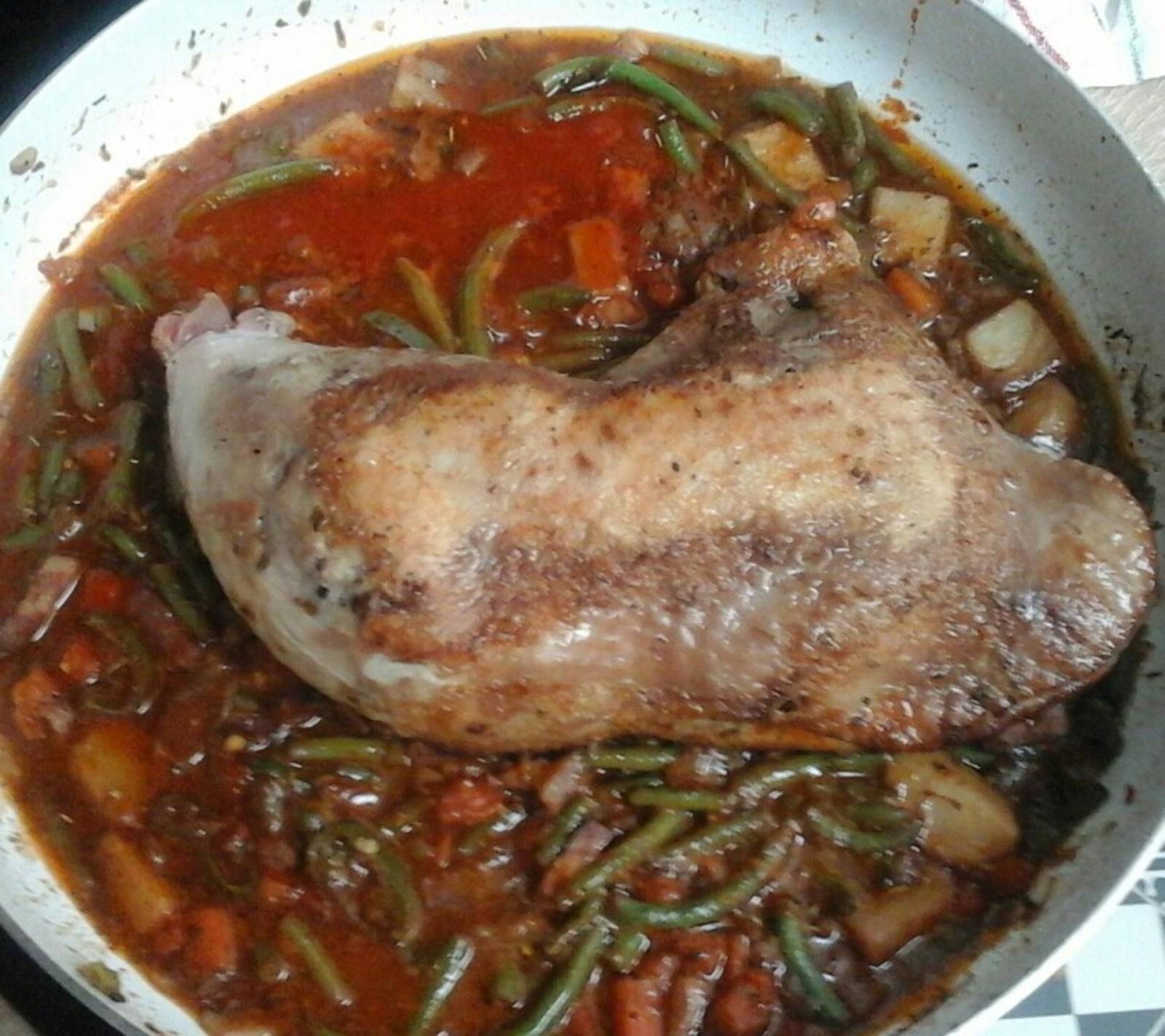 Truthahnkeule im Gemüse mit Rotwein Rezept - ichkoche.de