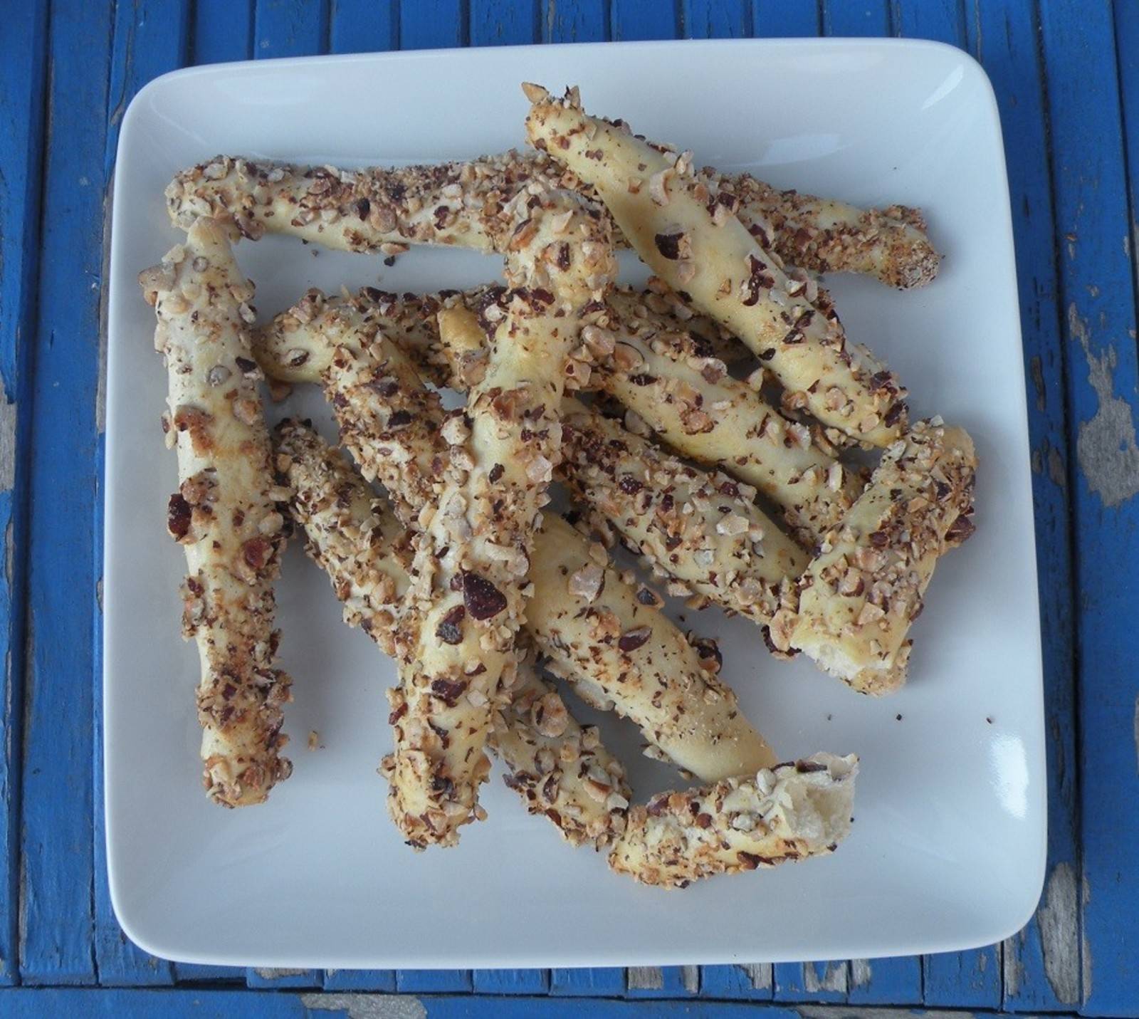Grissini mit Knuspernüssen