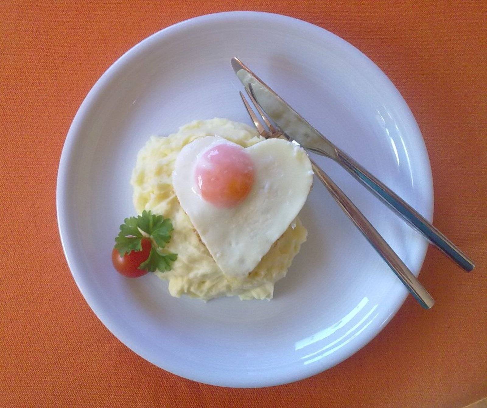 Spiegelei auf Kartoffelschnee Rezept - ichkoche.de Spiegelei auf Kartoffelschnee Rezept - ichkoche.de