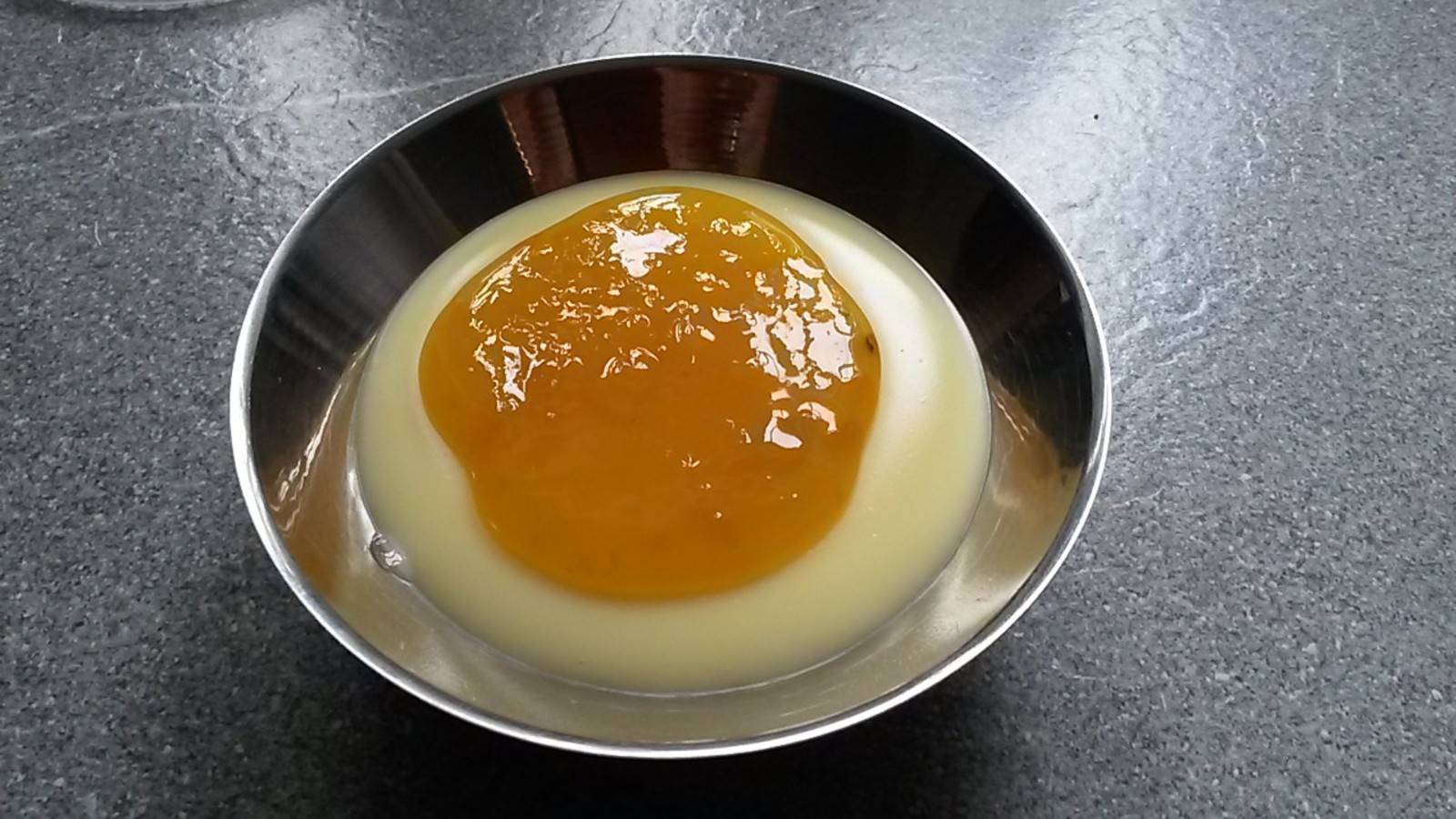 Vanillepudding mit Mangopüree Rezept - ichkoche.ch Vanillepudding mit Mangopüree Rezept - ichkoche.ch