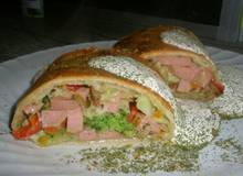 Leberkäsestrudel mit Brokkoli und Karotten Leberkäsestrudel mit Brokkoli und Karotten