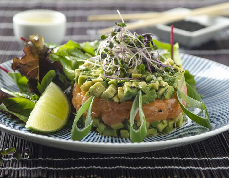 Lachstatar auf Avocadocreme Lachstatar auf Avocadocreme