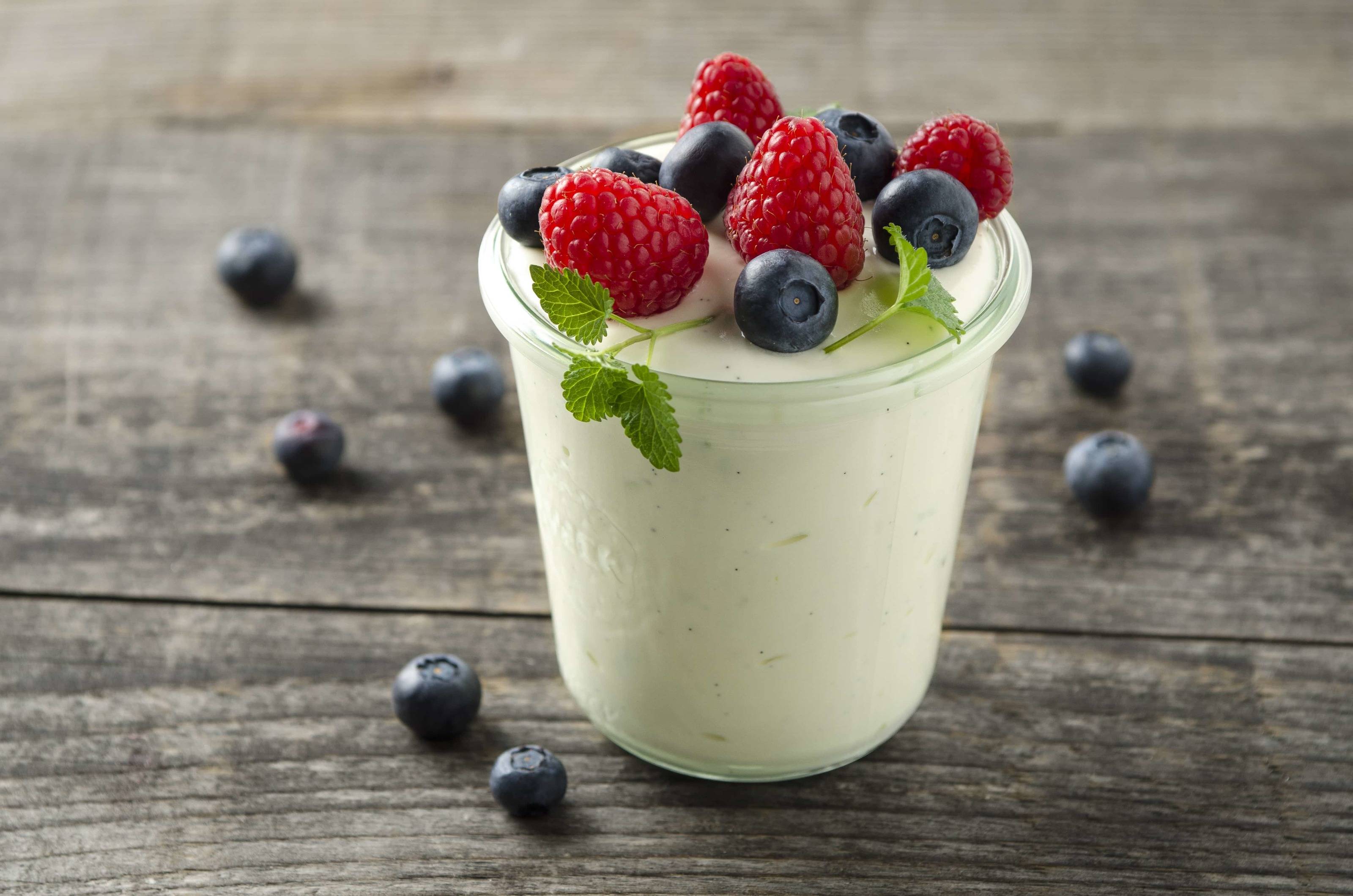 Topfen-Mascarponecreme mit Beeren Rezept