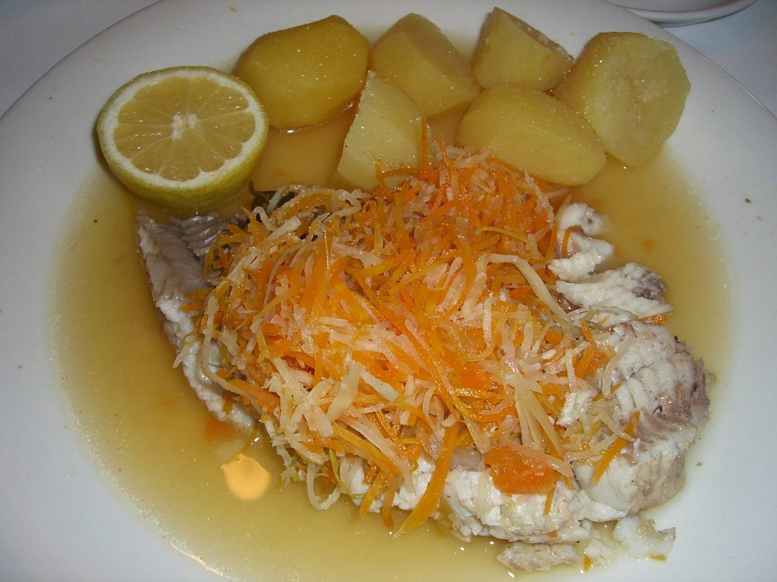 Fische im Kräutersud Rezept - ichkoche.de Fische im Kräutersud Rezept - ichkoche.de