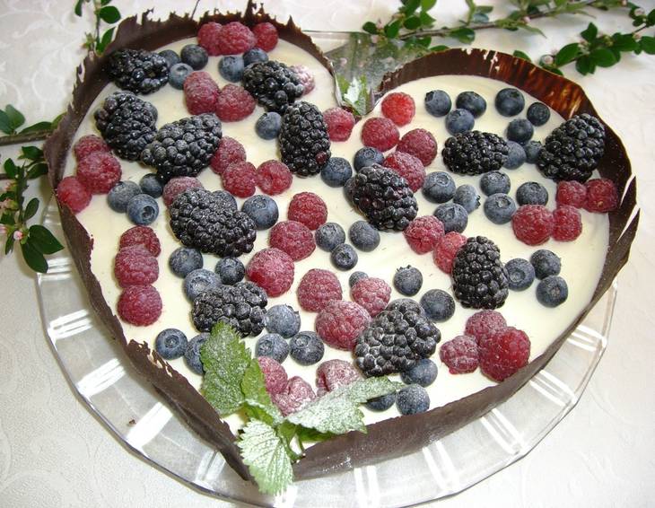 Buttermilchmousse mit Garnitur Buttermilchmousse mit Garnitur