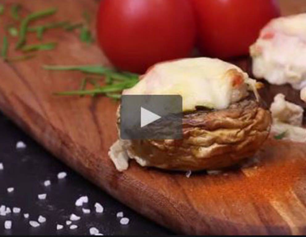 Gefüllte Champignons mit Zwiebel-Speck-Ei-Füllung Gefüllte Champignons mit Zwiebel-Speck-Ei-Füllung