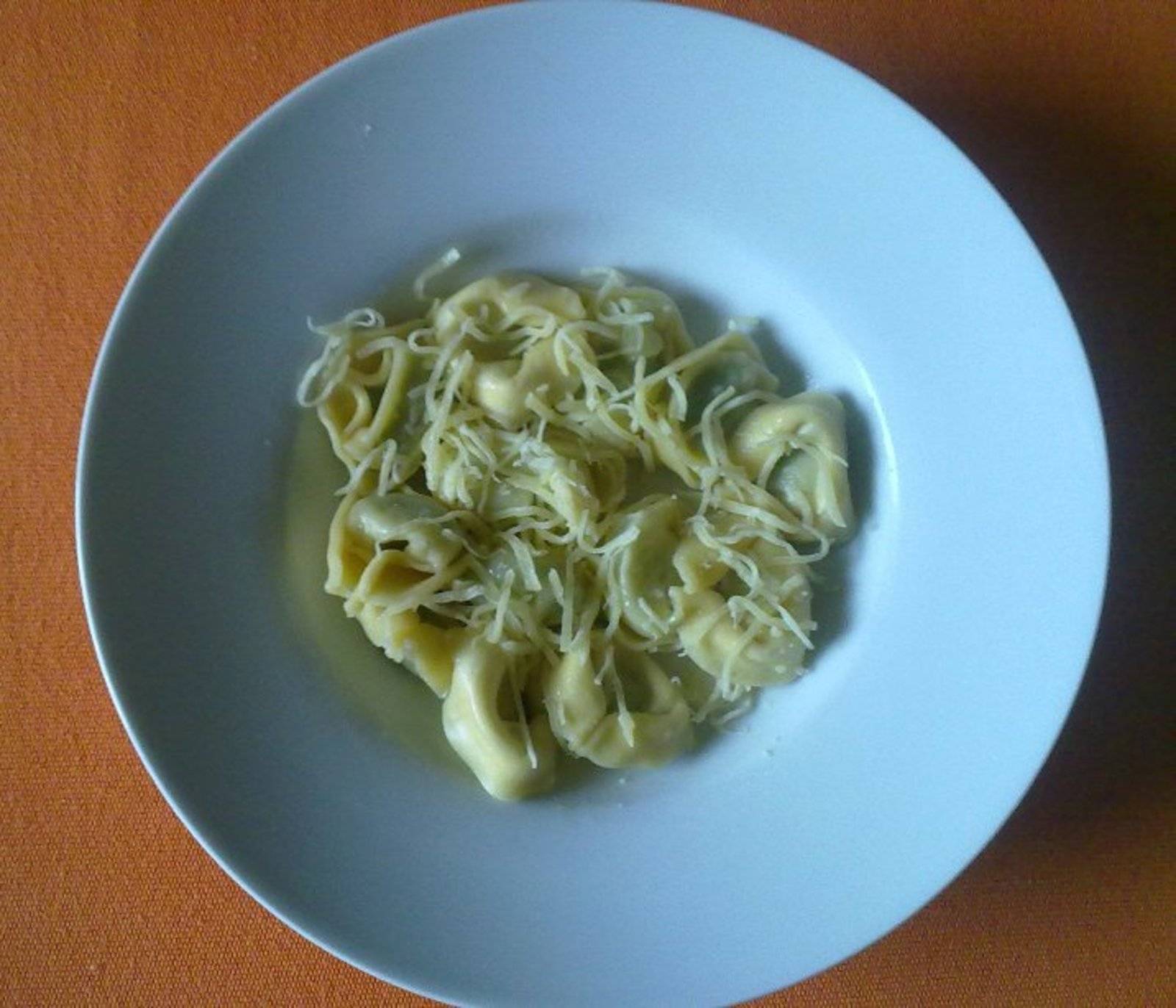 Tortellini mit Spinat-Ricottafüllung Rezept - ichkoche.de Tortellini mit Spinat-Ricottafüllung Rezept - ichkoche.de