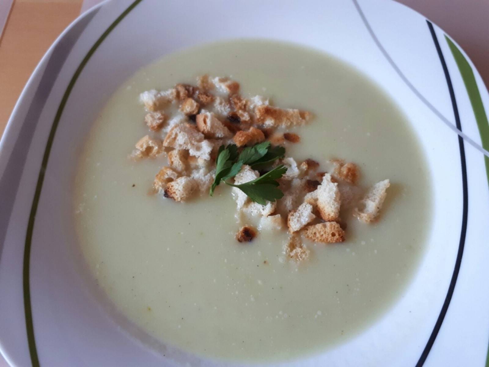 Zucchinicremesuppe Rezept - ichkoche.ch Zucchinicremesuppe Rezept - ichkoche.ch